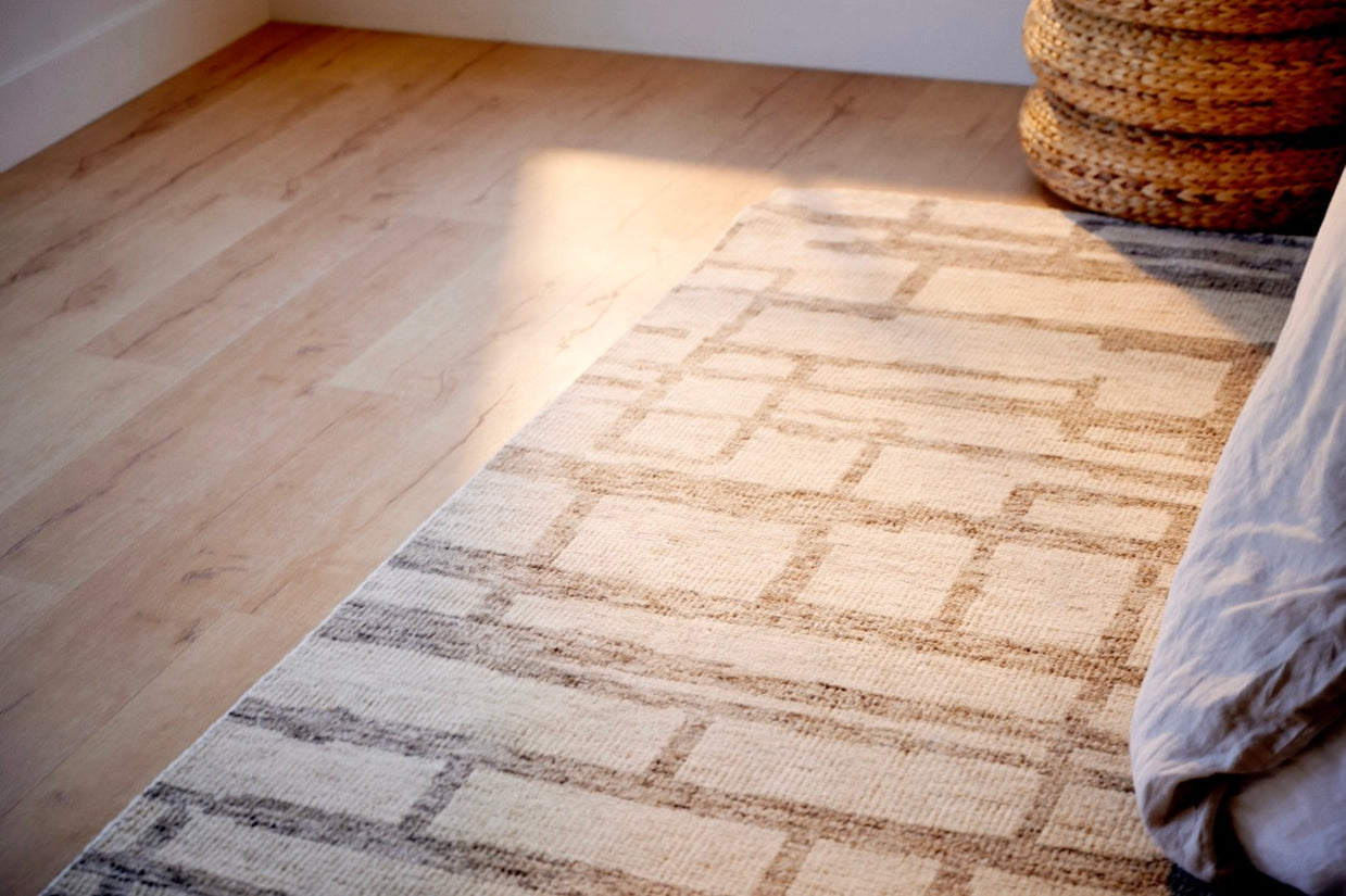 Afella | Blue & White Wool Rug – Resonnaire Home