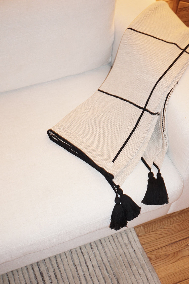 Afella | Blue & White Wool Rug – Resonnaire Home